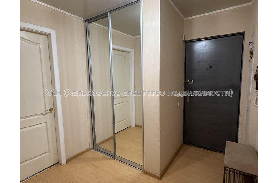 Продам квартиру, Каденюка ул. , 3 кім., 63 м², косметический ремонт 