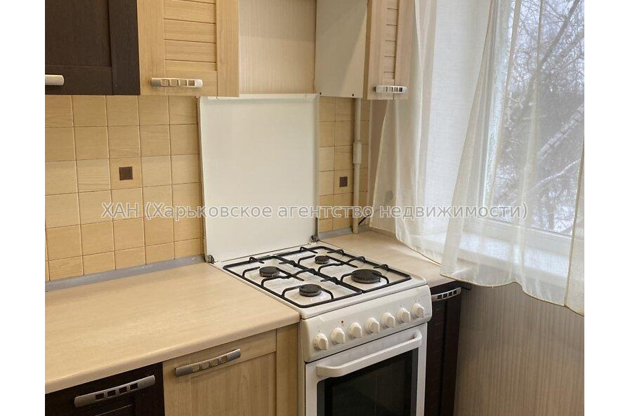 Продам квартиру, Каденюка ул. , 3 кім., 63 м², косметический ремонт 