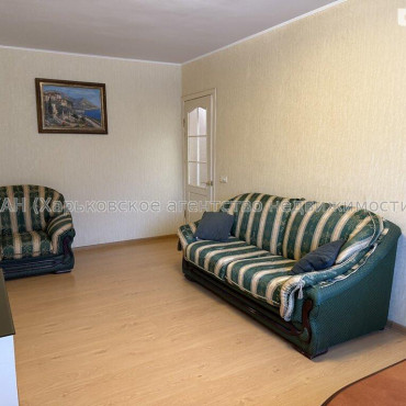 Продам квартиру, Каденюка ул. , 3 кім., 63 м², косметический ремонт 