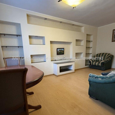 Продам квартиру, Каденюка ул. , 3 кім., 63 м², косметический ремонт 