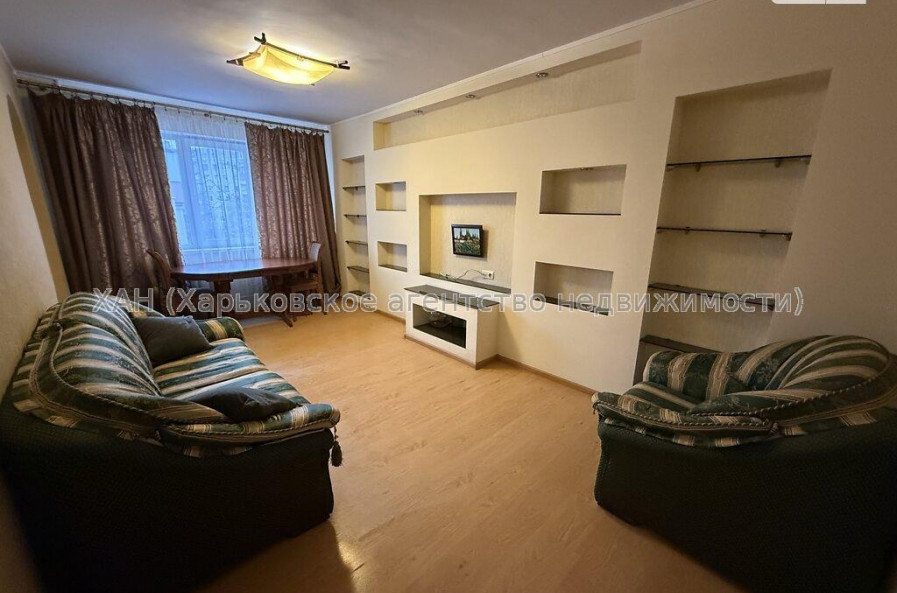 Продам квартиру, Каденюка ул. , 3 кім., 63 м², косметический ремонт 