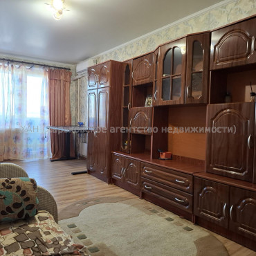 Продам квартиру, Аэрокосмический пр. , 1 кім., 44 м², косметический ремонт 