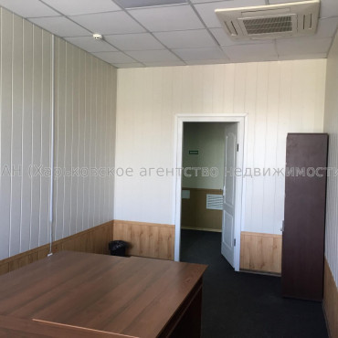 Сдам нежилую недвижимость, офис в офисном центре , 4  ком., 85 м², косметический ремонт 