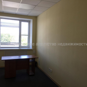 Сдам нежилую недвижимость, офис в офисном центре , 4  ком., 85 м², косметический ремонт 