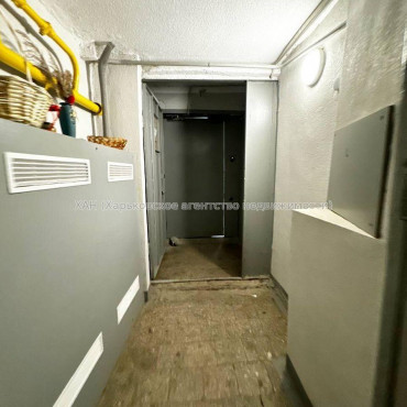 Продам квартиру, Непокоренных ул. , 3  ком., 65 м², косметический ремонт 