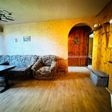 Продам квартиру, Непокоренных ул. , 3  ком., 65 м², косметический ремонт 