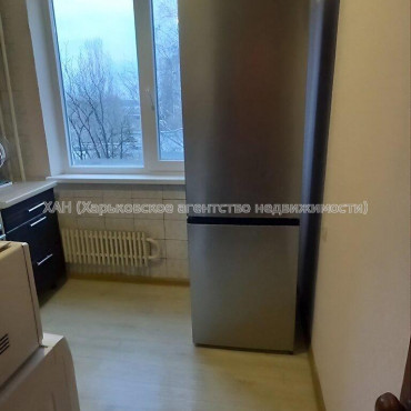 Продам квартиру, Непокоренных ул. , 3  ком., 65 м², косметический ремонт 