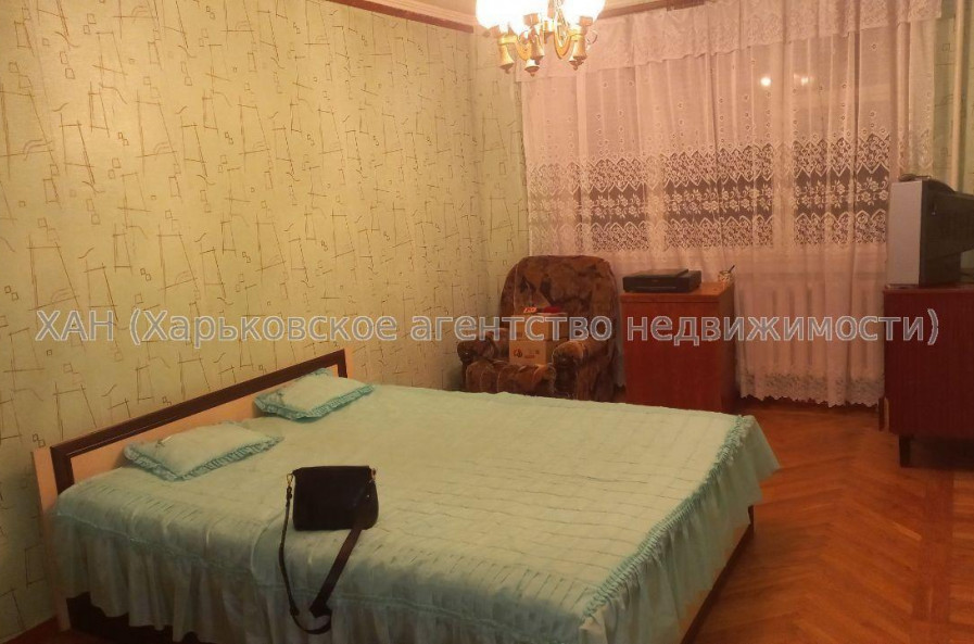 Продам квартиру, Непокоренных ул. , 3 кім., 61.30 м², косметический ремонт 