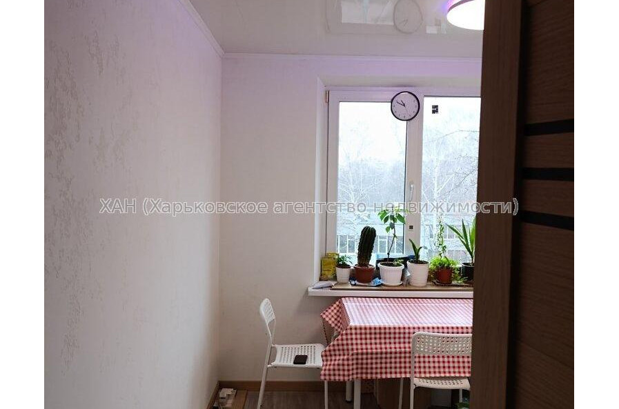 Продам квартиру, Гвардейцев Широнинцев ул. , 1  ком., 33 м², частичный ремонт 