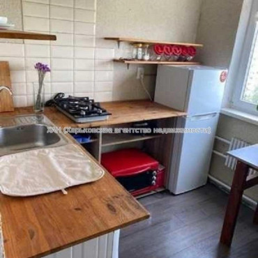 Продам квартиру, Непокоренных ул. , 3 кім., 63 м², косметический ремонт 