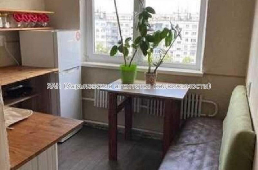 Продам квартиру, Непокоренных ул. , 3 кім., 63 м², косметический ремонт 