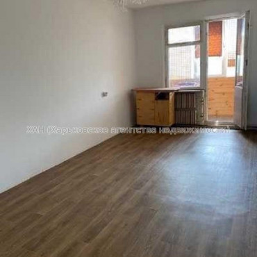 Продам квартиру, Непокоренных ул. , 3 кім., 61 м², косметический ремонт 