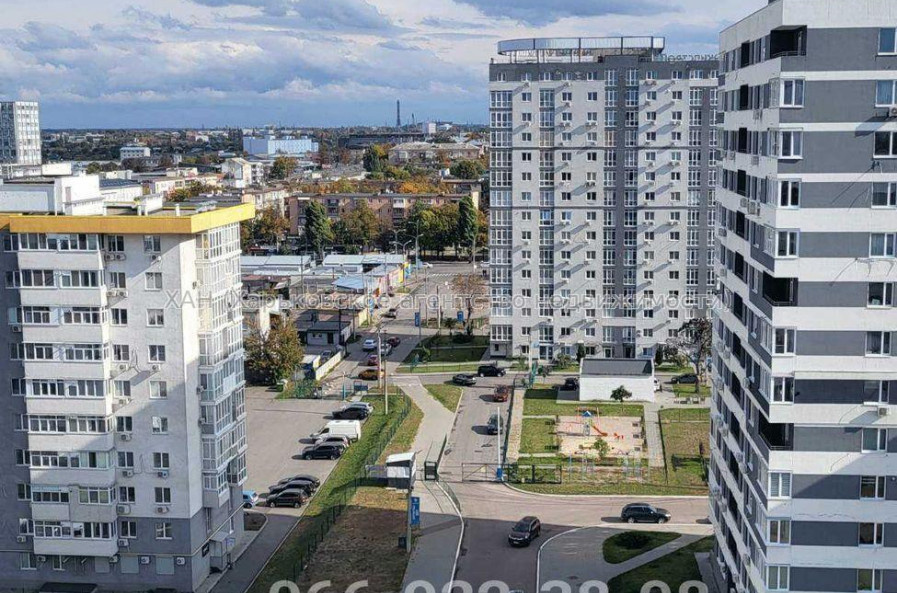 Продам квартиру, Героев Харькова просп. , 3  ком., 94.30 м², без внутренних работ 