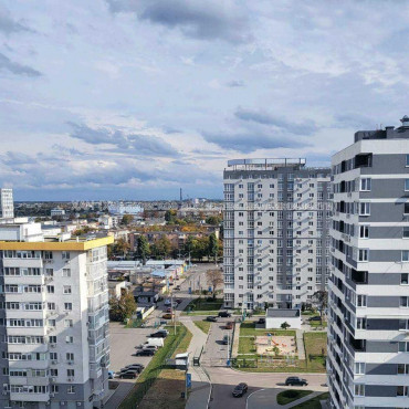 Продам квартиру, Героев Харькова просп. , 3  ком., 94.30 м², без внутренних работ 