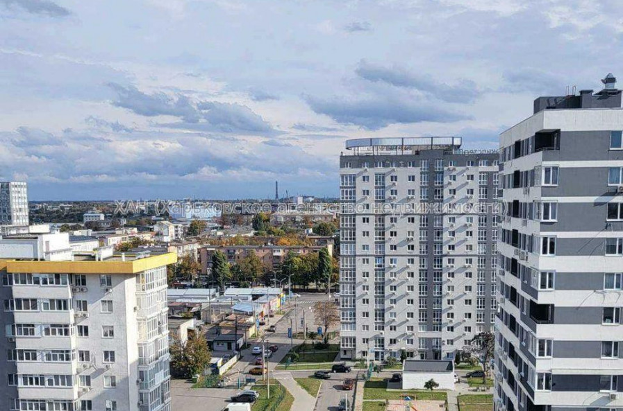 Продам квартиру, Героев Харькова просп. , 3  ком., 94.30 м², без внутренних работ 