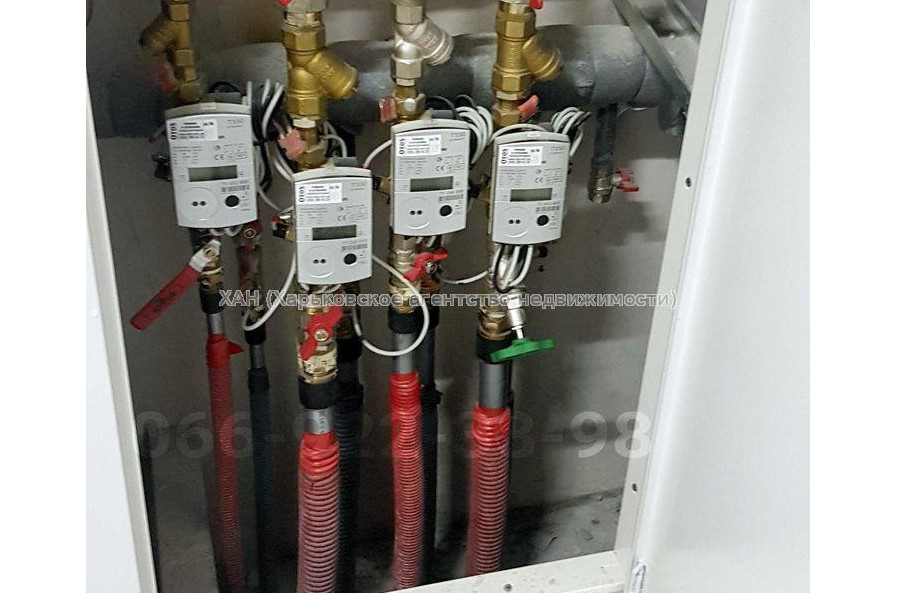 Продам квартиру, Героев Харькова просп. , 3 кім., 94.30 м², без внутренних работ 
