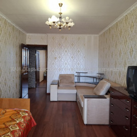 Сдам квартиру, Гвардейцев Широнинцев ул. , 3  ком., 64 м², косметический ремонт