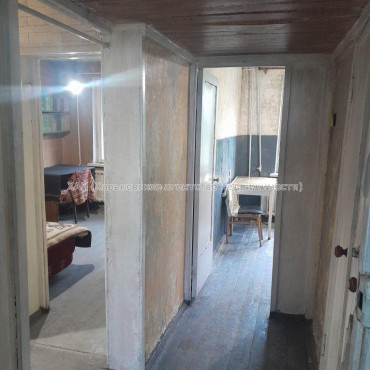 Продам квартиру, Михаила Комарова ул. , 2  ком., 50 м², без ремонта 