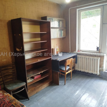 Продам квартиру, Михаила Комарова ул. , 2  ком., 50 м², без ремонта 