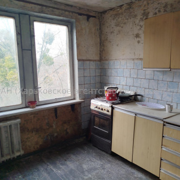 Продам квартиру, Михаила Комарова ул. , 2  ком., 50 м², без ремонта 