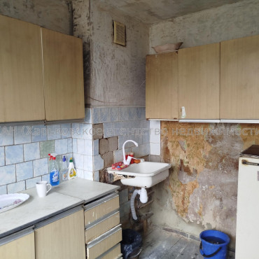 Продам квартиру, Михаила Комарова ул. , 2  ком., 50 м², без ремонта 