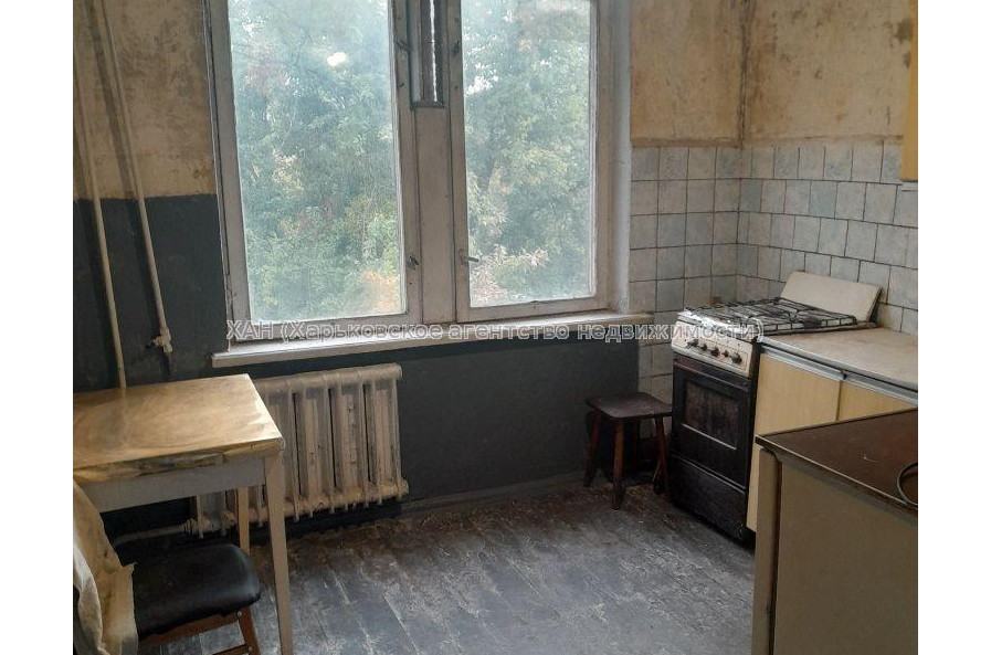 Продам квартиру, Михаила Комарова ул. , 2  ком., 50 м², без ремонта 