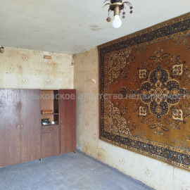 Продам квартиру, Михаила Комарова ул. , 2 кім., 50 м², без ремонта
