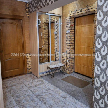 Продам квартиру, Гольдберговская ул. , 2 кім., 82 м², капитальный ремонт 