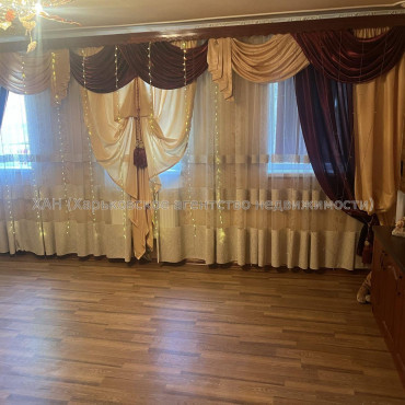 Продам будинок, Электровозная ул. , 145 м², 6 соток, капитальный ремонт 