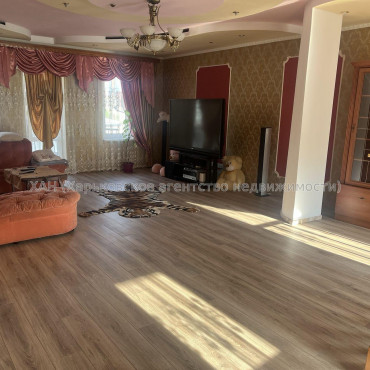 Продам будинок, Электровозная ул. , 145 м², 6 соток, капитальный ремонт 