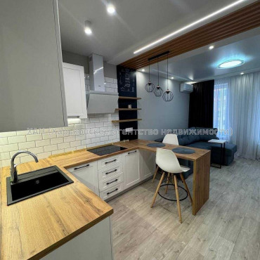 Продам квартиру, Гвардейцев Широнинцев ул. , 1 кім., 44 м², авторский дизайн 