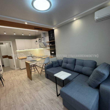 Продам квартиру, Гвардейцев Широнинцев ул. , 1 кім., 44 м², авторский дизайн 