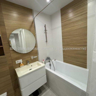 Продам квартиру, Гвардейцев Широнинцев ул. , 1 кім., 44 м², авторский дизайн 