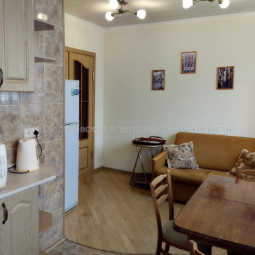 Продам квартиру, Клочковская ул. , 186Б , 3 кім., 71 м², капитальный ремонт 