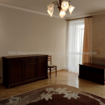 Продам квартиру, Клочковская ул. , 186Б , 3 кім., 71 м², капитальный ремонт 