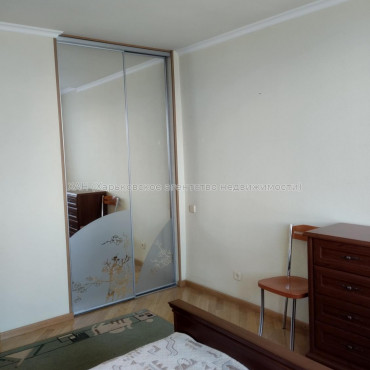 Продам квартиру, Клочковская ул. , 186Б , 3 кім., 71 м², капитальный ремонт 