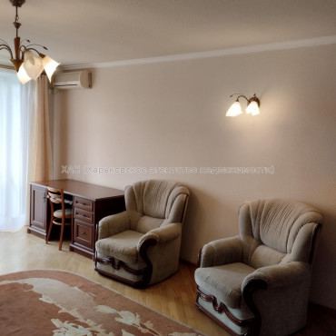 Продам квартиру, Клочковская ул. , 186Б , 3 кім., 71 м², капитальный ремонт 