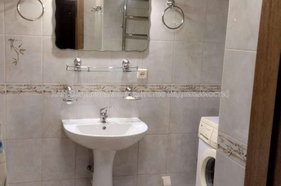 Продам квартиру, Клочковская ул. , 186Б , 3 кім., 71 м², капитальный ремонт 