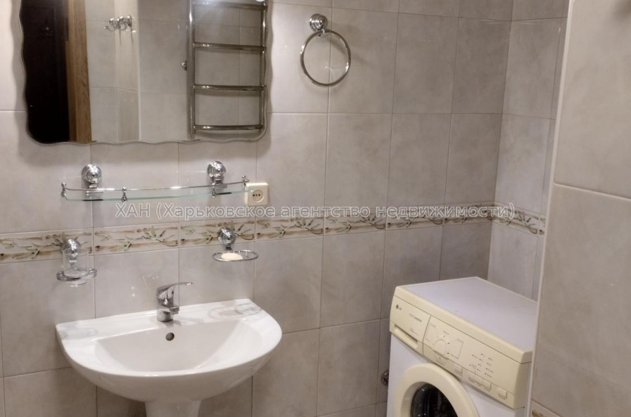 Продам квартиру, Клочковская ул. , 186Б , 3 кім., 71 м², капитальный ремонт 