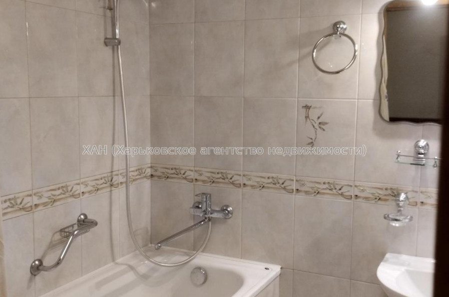 Продам квартиру, Клочковская ул. , 186Б , 3 кім., 71 м², капитальный ремонт 