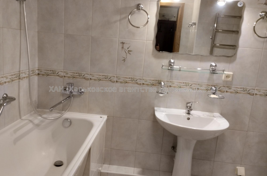 Продам квартиру, Клочковская ул. , 186Б , 3 кім., 71 м², капитальный ремонт 