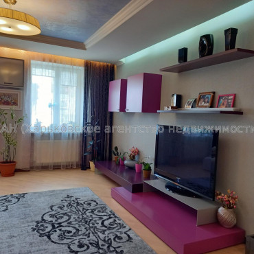 Продам квартиру, Лебединская ул. , 3  ком., 120 м², авторский дизайн 
