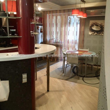 Продам квартиру, Лебединская ул. , 3  ком., 120 м², авторский дизайн 