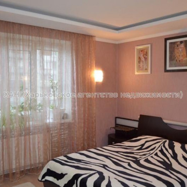 Продам квартиру, Лебединская ул. , 3 кім., 120 м², авторский дизайн 