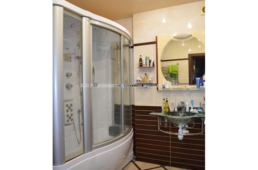 Продам квартиру, Лебединская ул. , 3  ком., 120 м², авторский дизайн 