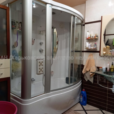 Продам квартиру, Лебединская ул. , 3  ком., 120 м², авторский дизайн 