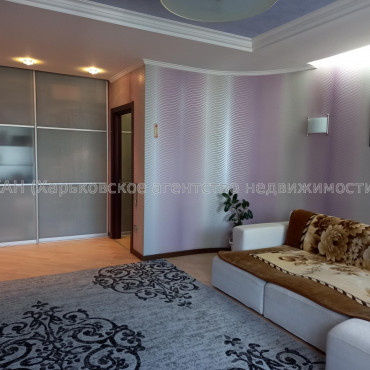 Продам квартиру, Лебединская ул. , 3  ком., 120 м², авторский дизайн 