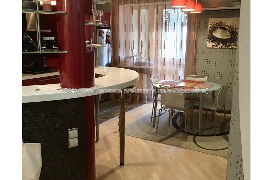 Продам квартиру, Лебединская ул. , 3  ком., 120 м², авторский дизайн 