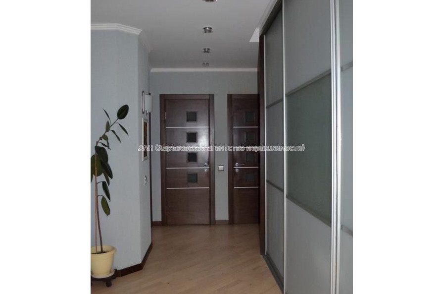 Продам квартиру, Лебединская ул. , 3  ком., 120 м², авторский дизайн 