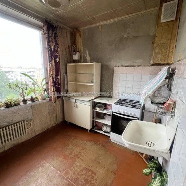 Продам квартиру, Гвардейцев Широнинцев ул. , 1  ком., 33 м², советский ремонт 